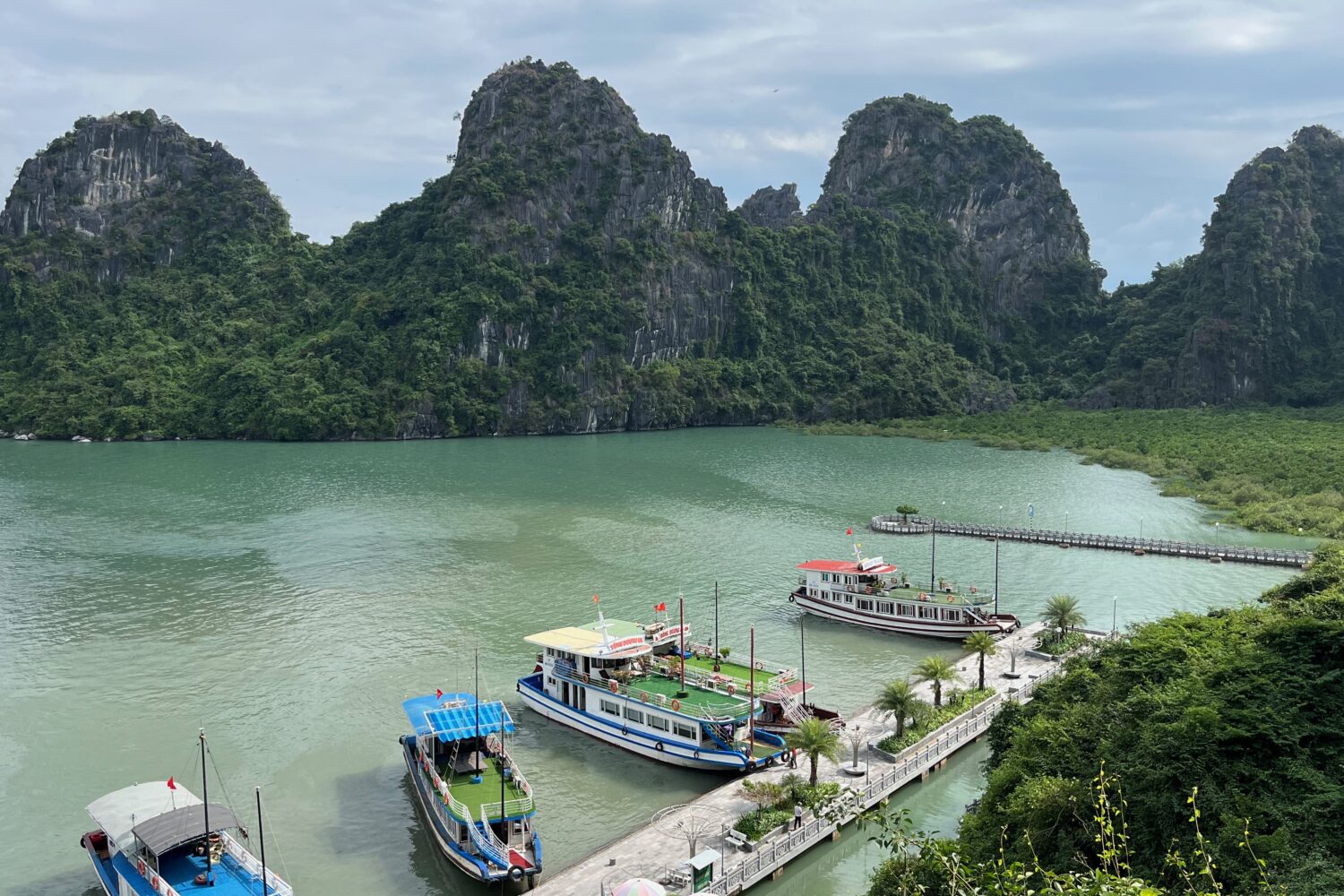 Zátoka Halong, Severní Vietnam