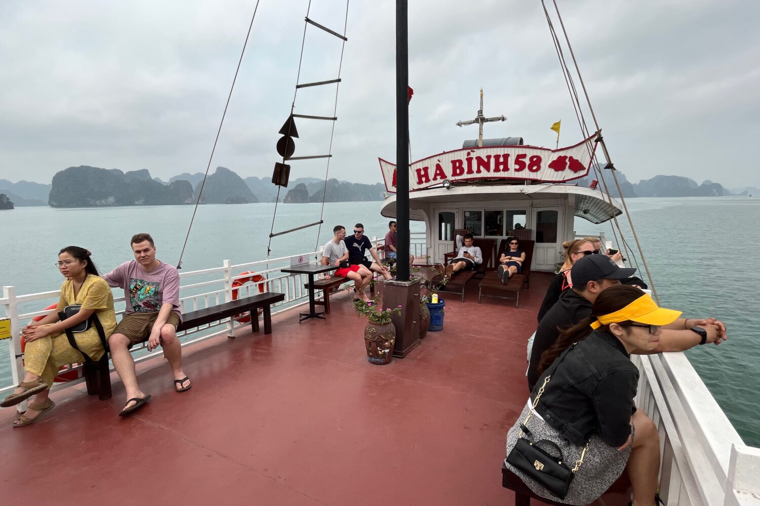 Plavba zátokou Ha Long, Severní Vietnam