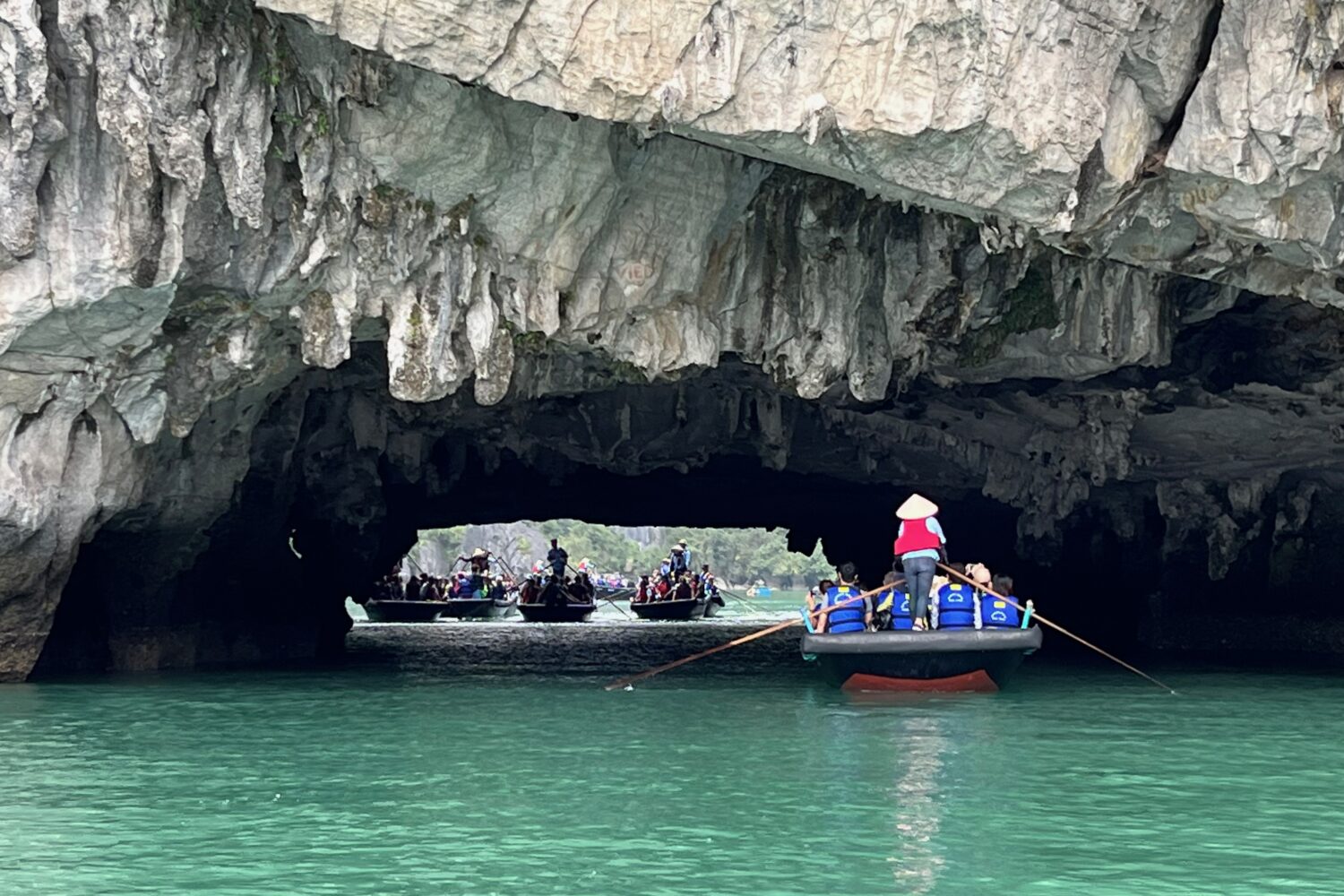 Plavba zátokou Halong, Severní Vietnam