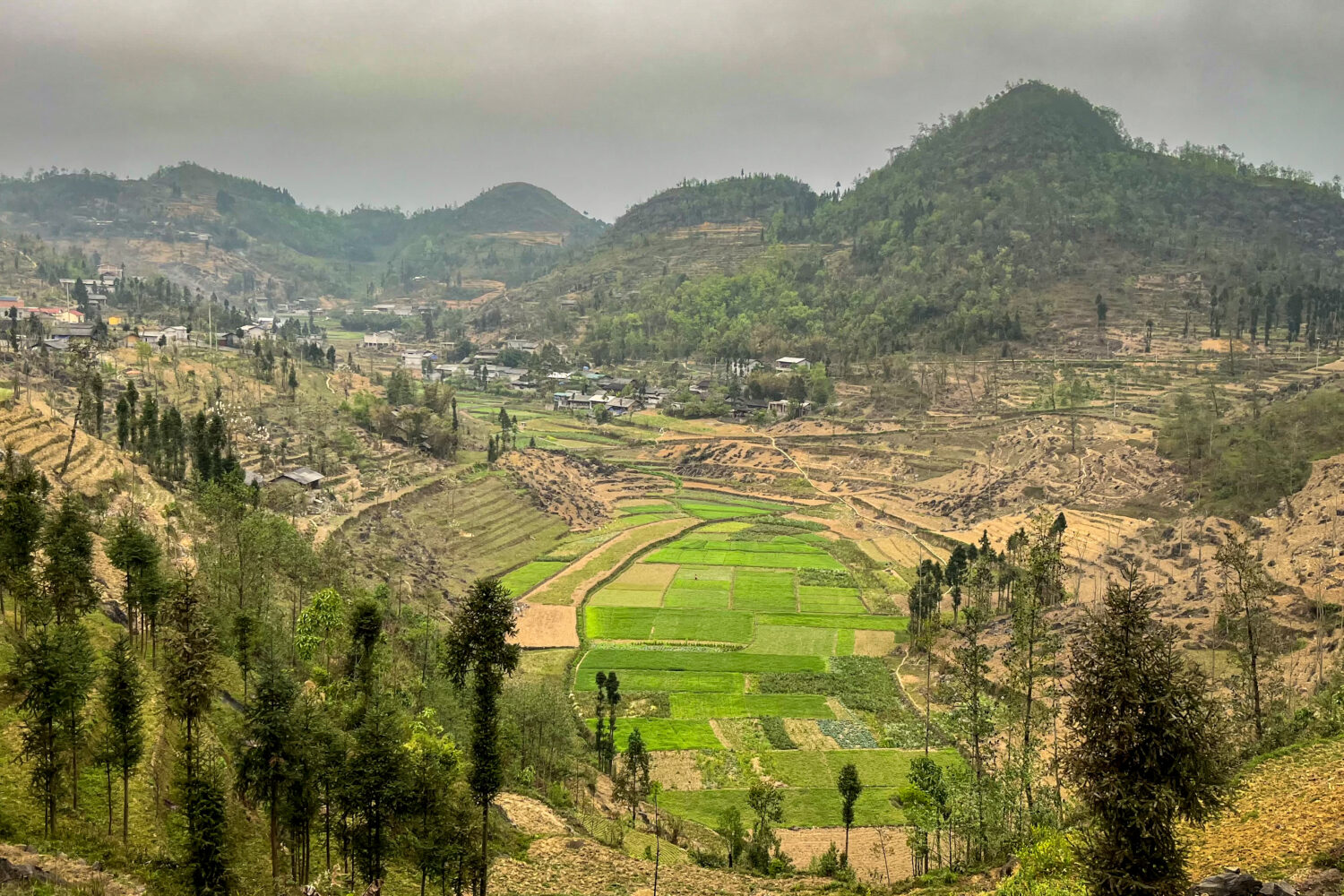 Okolí etnické vesnice Long Cu, Dong Van, provincie Ha Giang, Severní Vietnam