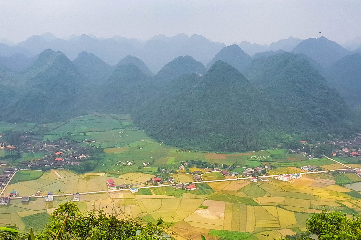 Vyhlídky na údolí v Bac Son, Severní Vietnam