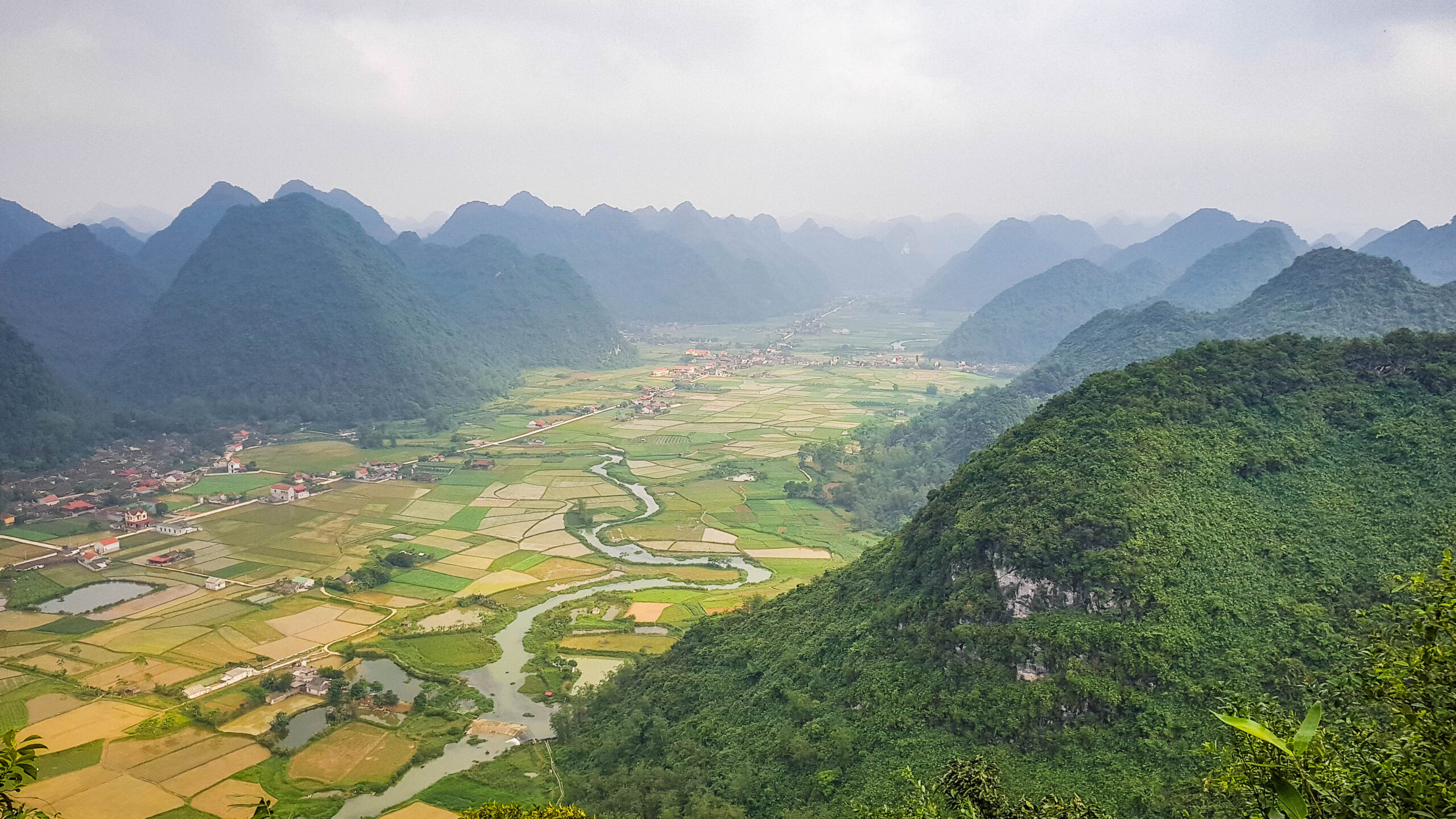 Vyhlídky na údolí v Bac Son, Severní Vietnam