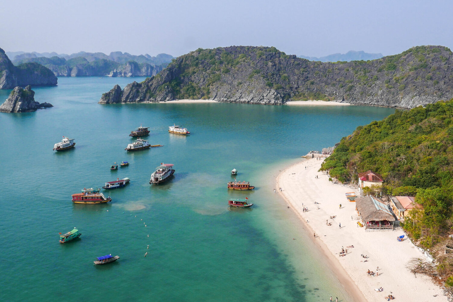 Zátoka Ha Long, severní Vietnam